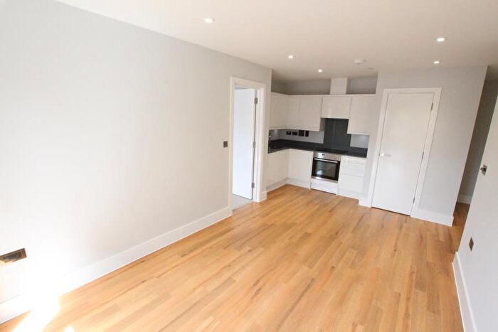 1 Bedroom Apartment To Rent In West Byfleet, Surrey, KT14