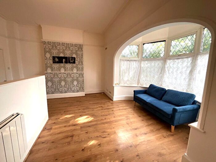 1 Bedroom Flat To Rent In Flat, Windsor Road, DN2