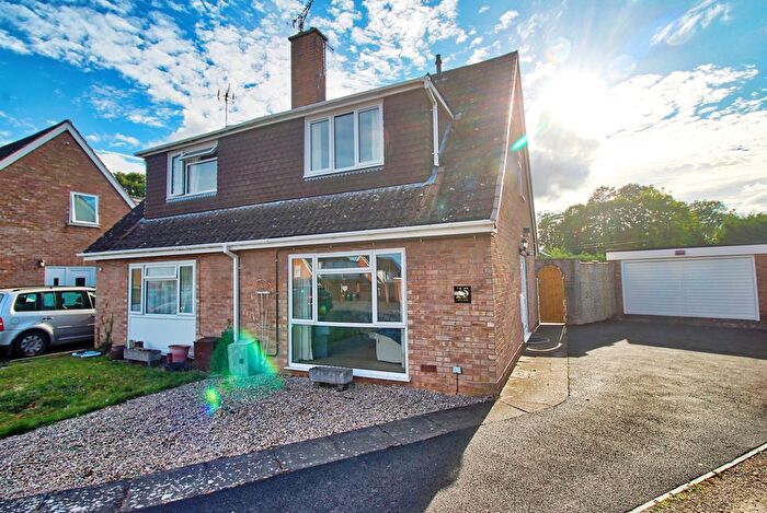 3 Bedroom Semi-Detached House For Sale In Nixon Court, Callow End, Worcester, WR2