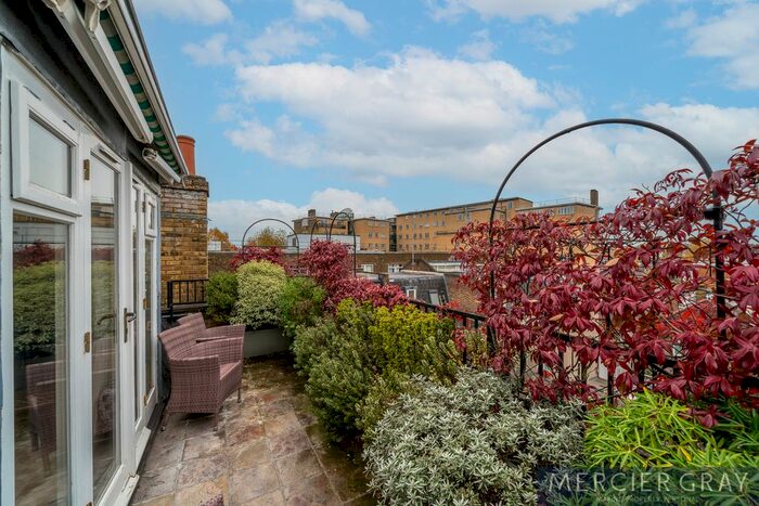 3 Bedroom Flat To Rent In Trafalgar Gardens, South End Row, Kensington, W8