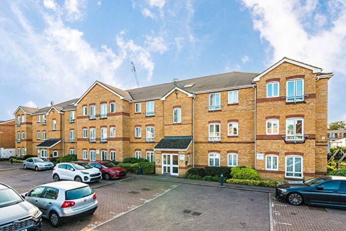 2 Bedroom Flat For Sale In Dominion Close, Hounslow, TW3