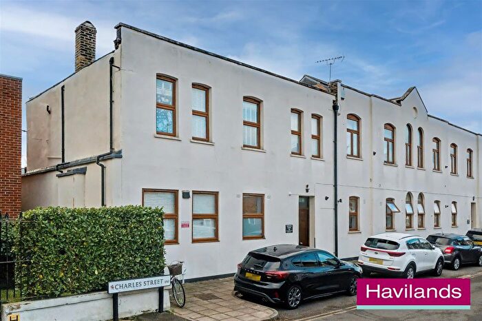 2 Bedroom Flat For Sale In Charles Street, Enfield, EN1