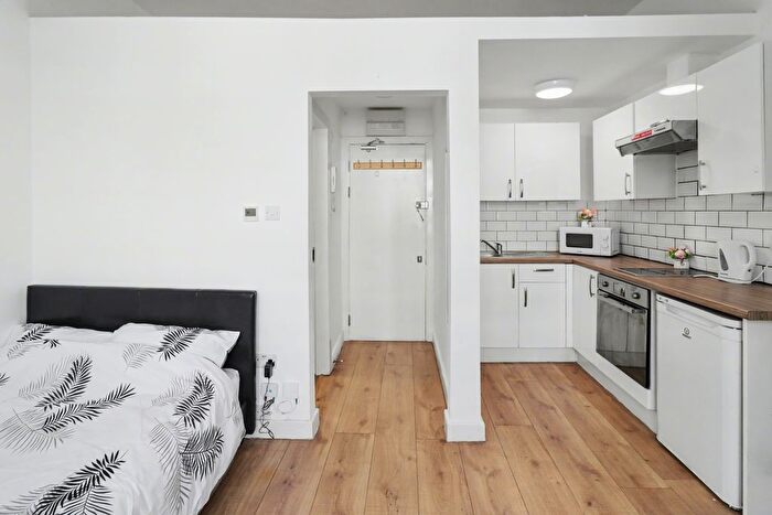 Studio To Rent In Warwick Road, London, SW5