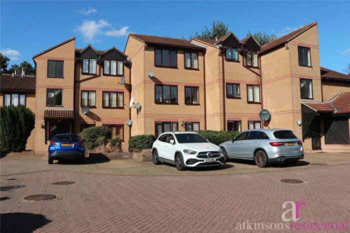2 Bedroom Flat For Sale In Cross Road, Waltham Cross, Hertfordshire, EN8