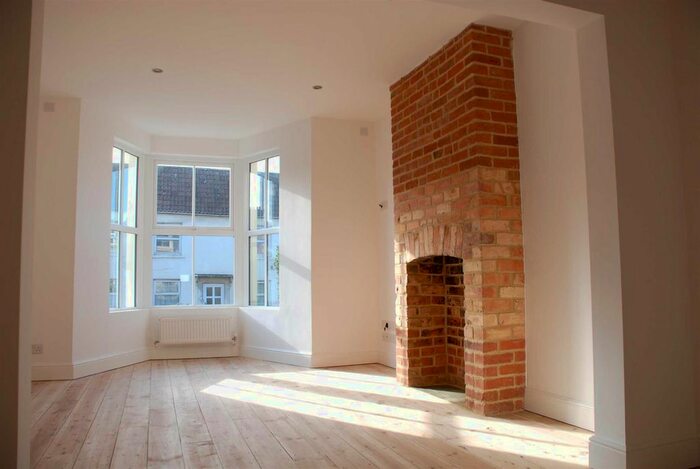 3 Bedroom Terraced House To Rent In London Road, Calne, SN11