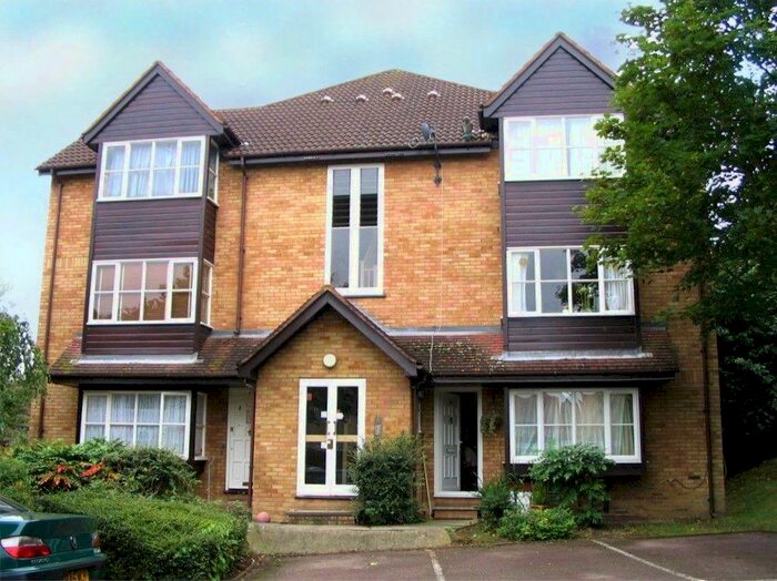 Flat To Rent In Colwyn Green, Colindale, NW9