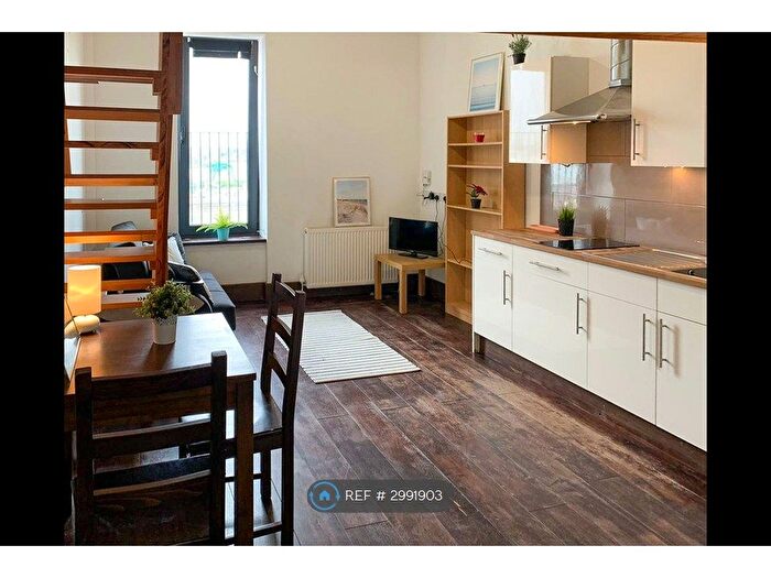 Studio To Rent In Edgware Road, London, NW2