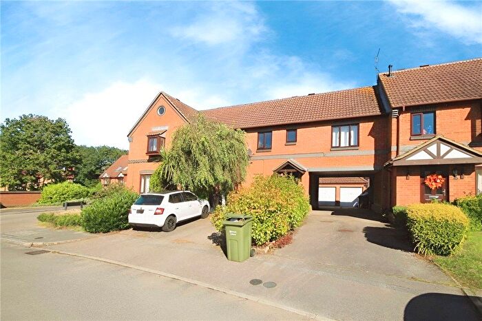 2 Bedroom Flat To Rent In Cotts Wood Drive, Guildford, Surrey, GU4