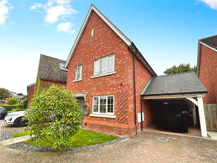4 Bedroom Link Detached House For Sale In Shrubwood Close, Harrietsham, Maidstone, Kent, ME17