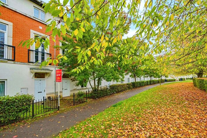 7 Bedroom Terraced House For Sale In Mosquito Way, Hatfield, AL10
