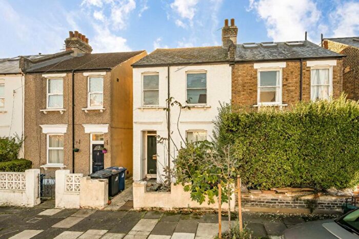 3 Bedroom Semi Detached House For Sale In Wells House Road, Acton, NW10