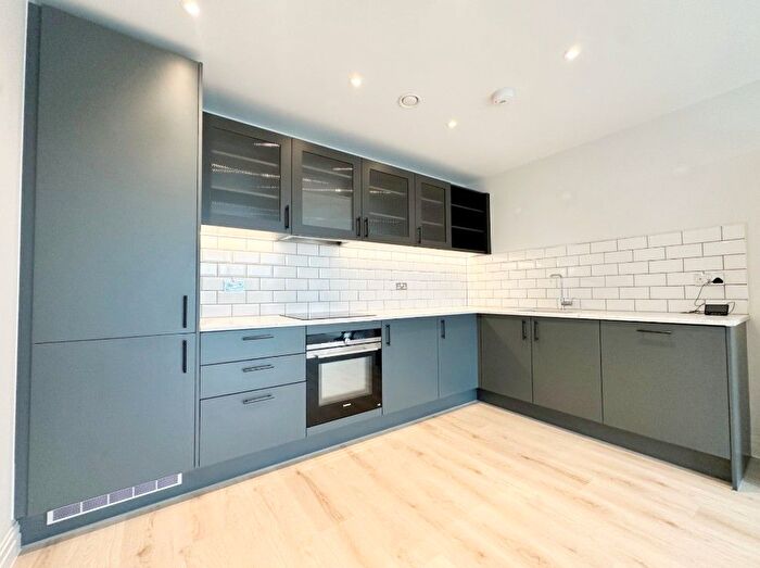 2 Bedroom Flat To Rent In Pembroke Broadway, Camberley, GU15