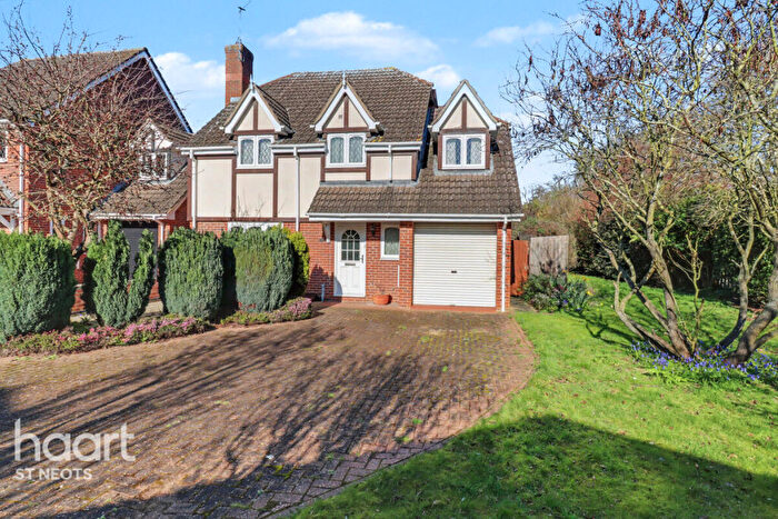 4 Bedroom Detached House For Sale In Hatley Close, St Neots, PE19