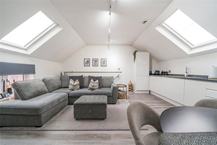 2 Bedroom Maisonette For Sale In Rushmore Hill, Orpington, BR6
