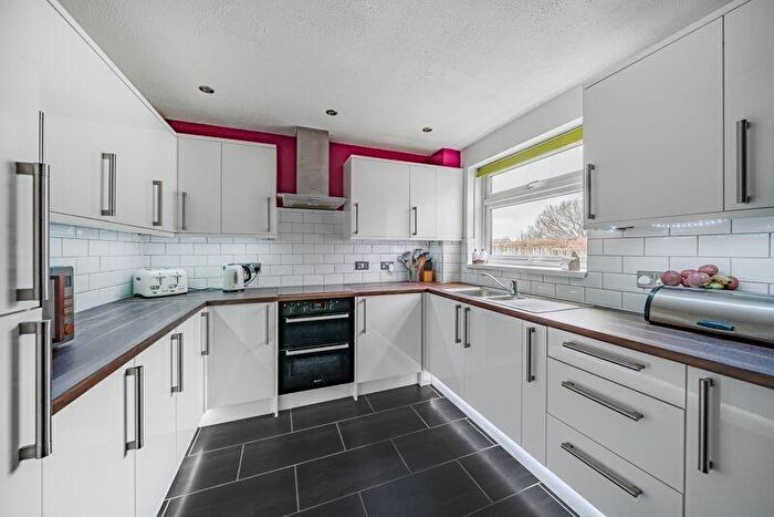 4 Bedroom Semi Detached House For Sale In Roundham Close, Kidlington, OX5