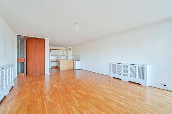 1 Bedroom Flat For Sale In Nine Elms Lane, Nine Elms, London, SW8