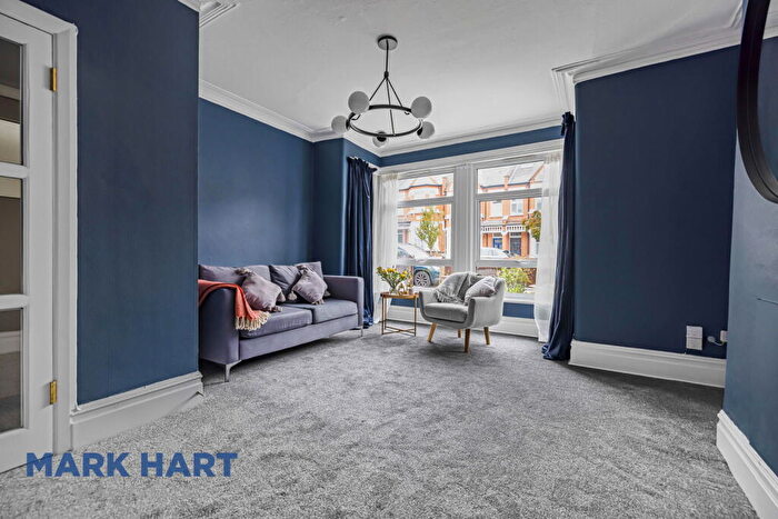 1 Bedroom Flat To Rent In Beauval Road, London, SE22