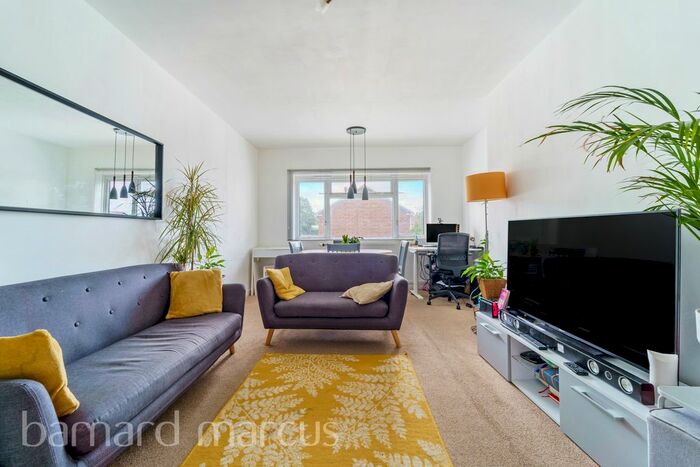 2 Bedroom Maisonette To Rent In Churchfields Avenue, Feltham, TW13