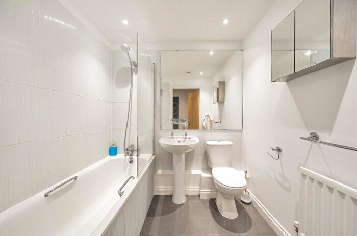 2 Bedroom Apartment For Sale In Victoria Court, New Street, Chelmsford, Essex, CM1