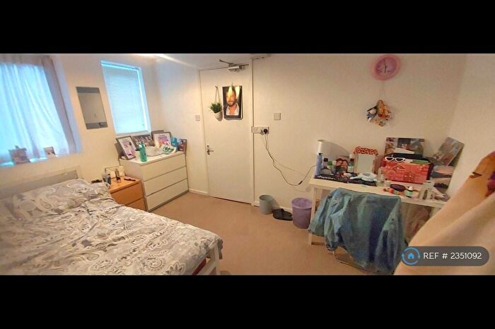 6 Bedroom Semi-Detached House To Rent In Somers Close, Winchester, SO22