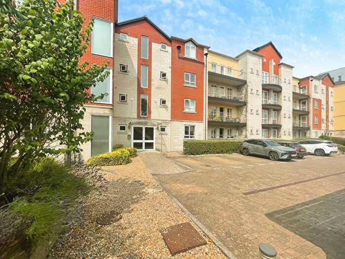 2 Bedroom Flat For Sale In Gloucester Square, Southampton, Hampshire, SO14