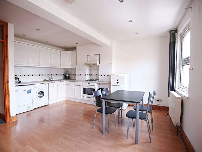 2 Bedroom Flat To Rent In Holloway Road, London, N7