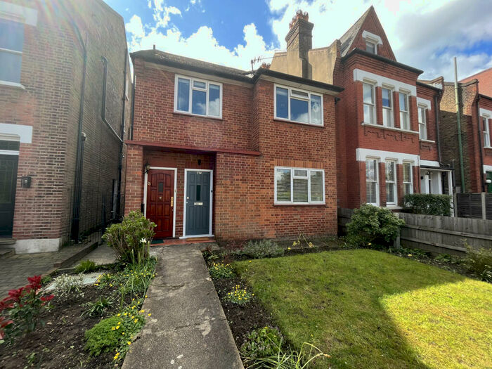 2 Bedroom Flat To Rent In Cedars Road, Beckenham, Kent, BR3