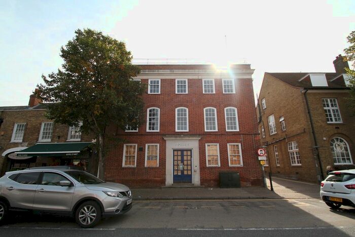 2 Bedroom Flat To Rent In High Street, Epping, CM16
