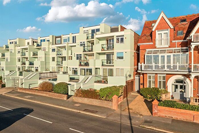 2 Bedroom Property For Sale In Promenade Court, Marine Parade West, Lee-On-The-Solent, PO13
