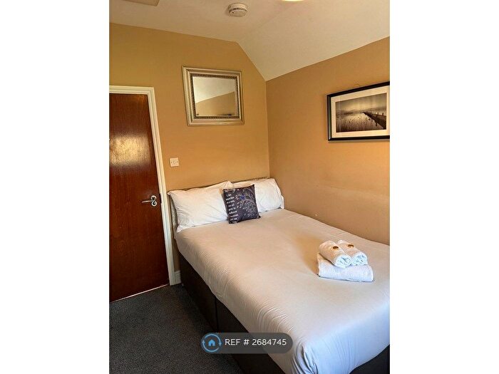 Studio To Rent In Green Lanes, London, N4