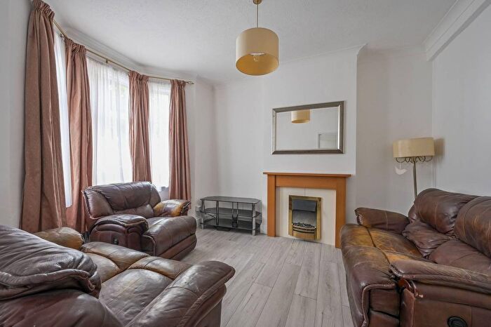 4 Bedroom Property To Rent In Field Road, Forest Gate, London, E7