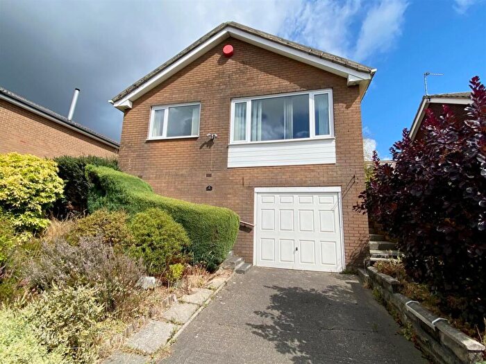 3 Bedroom Detached Bungalow For Sale In Walsham Drive, Salendine Nook, Huddersfield, HD3