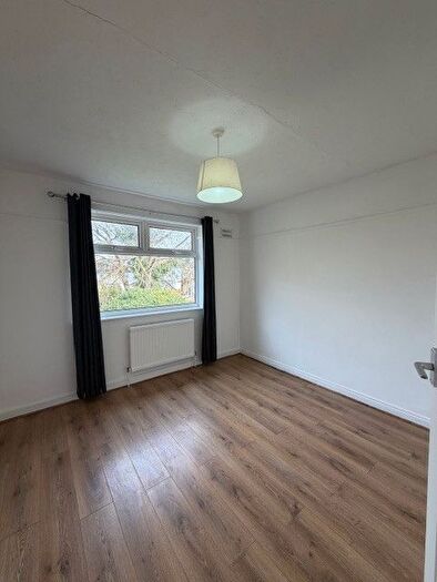 3 Bedroom Flat To Rent In Woodford Green, Essex, IG8