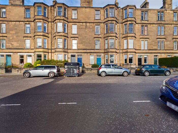 2 Bedroom Flat To Rent In Falcon Road, Morningside, Edinburgh, EH10