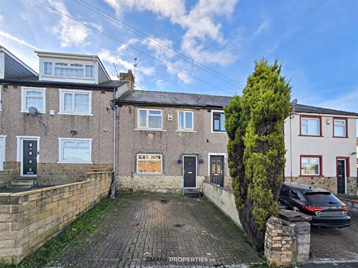 3 Bedroom Terraced House For Sale In Estcourt Road, Bradford, BD7