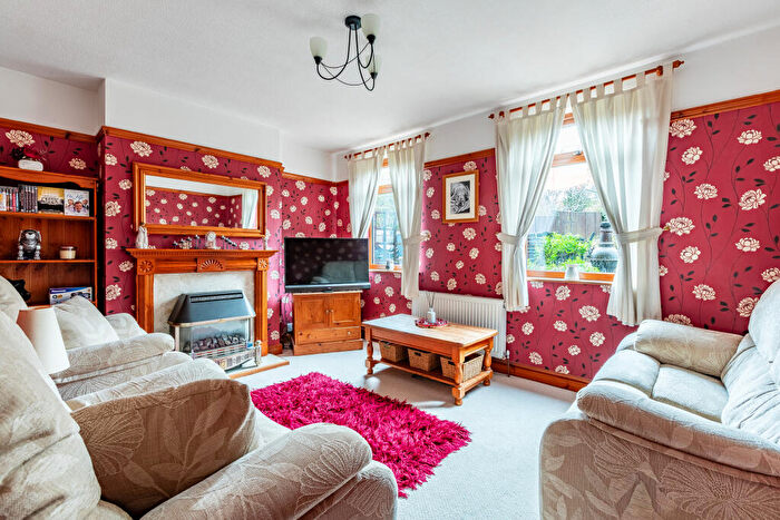 3 Bedroom Semi-Detached House For Sale In Portway, Sea Mills, Bristol, BS9 - Photo 3