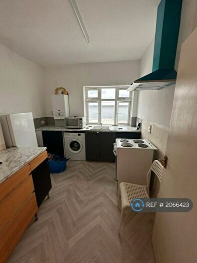 4 Bedroom Flat To Rent In Book Centre Mansions, London, NW10