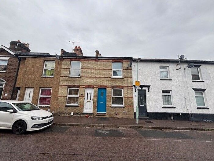 2 Bedroom Property To Rent In Smith Street, Watford, WD18