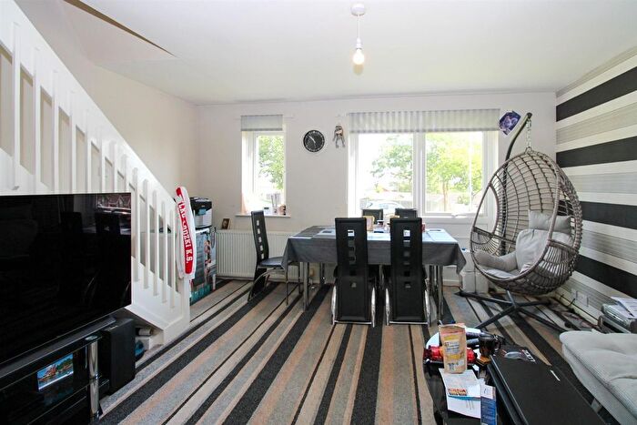 3 Bedroom Detached House For Sale In Speak Close, Pinders Heath, Wakefield, WF1