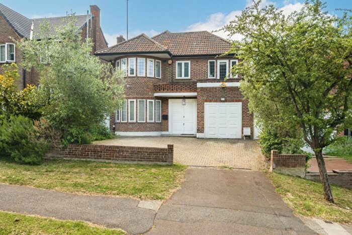 5 Bedroom House To Rent In Crooked Usage, Finchley, N3