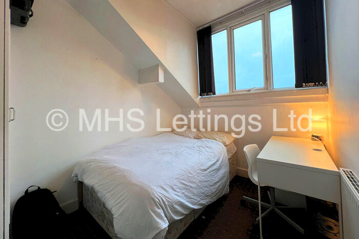1 Bedroom Terraced House To Rent In Room (Top Floor), Wrangthorn Place, Leeds, LS6