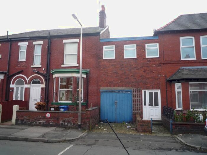 1 Bedroom Flat To Rent In Wellington Grove, Shaw Heath, Stockport, SK2