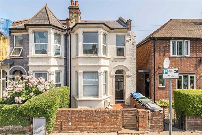 4 Bedroom Property To Rent In Chapter Road, Willesden, NW2