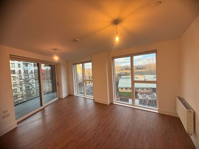 2 Bedroom Flat To Rent In Lismore Boulevard, London, NW9