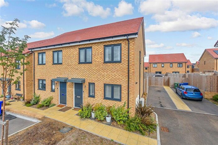 3 Bedroom Semi Detached House For Sale In Dragonfly Close, Minster On Sea, Sheerness, Kent, ME12