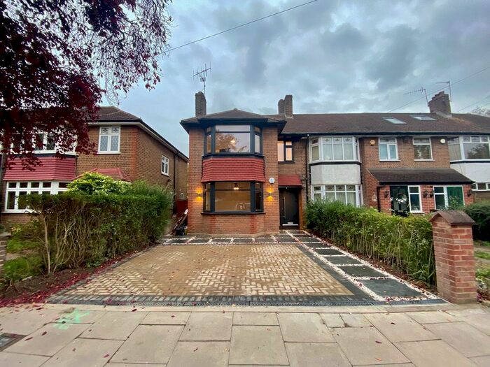 3 Bedroom Property To Rent In Selborne Gardens, Perivale, Greenford, UB6