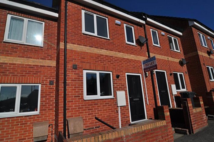 3 Bedroom Town House To Rent In Thicket Terrace, Worsborough, S70