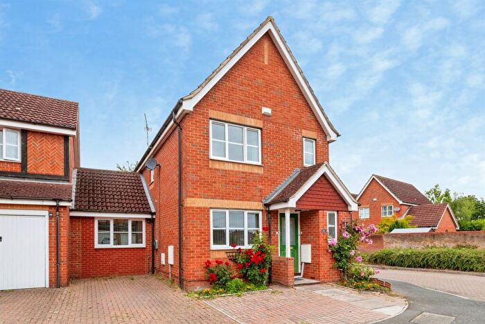 4 Bedroom Detached House For Sale In Ferrers Close, Slough, SL1