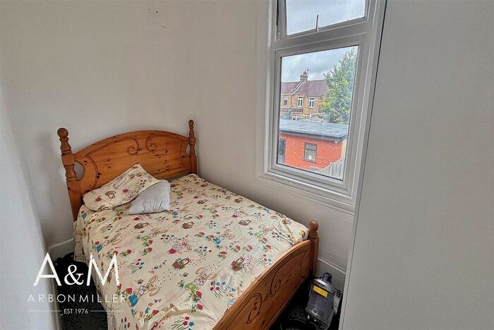 1 Bedroom Flat To Rent In Elgin Road, Seven Kings, Ilford, IG3
