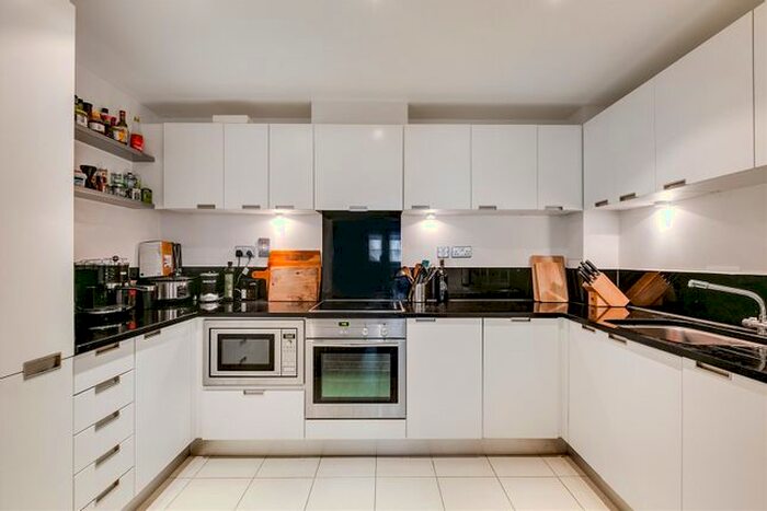 2 Bedroom Flat To Rent In Castle Court, Brewhouse Lane, SW15